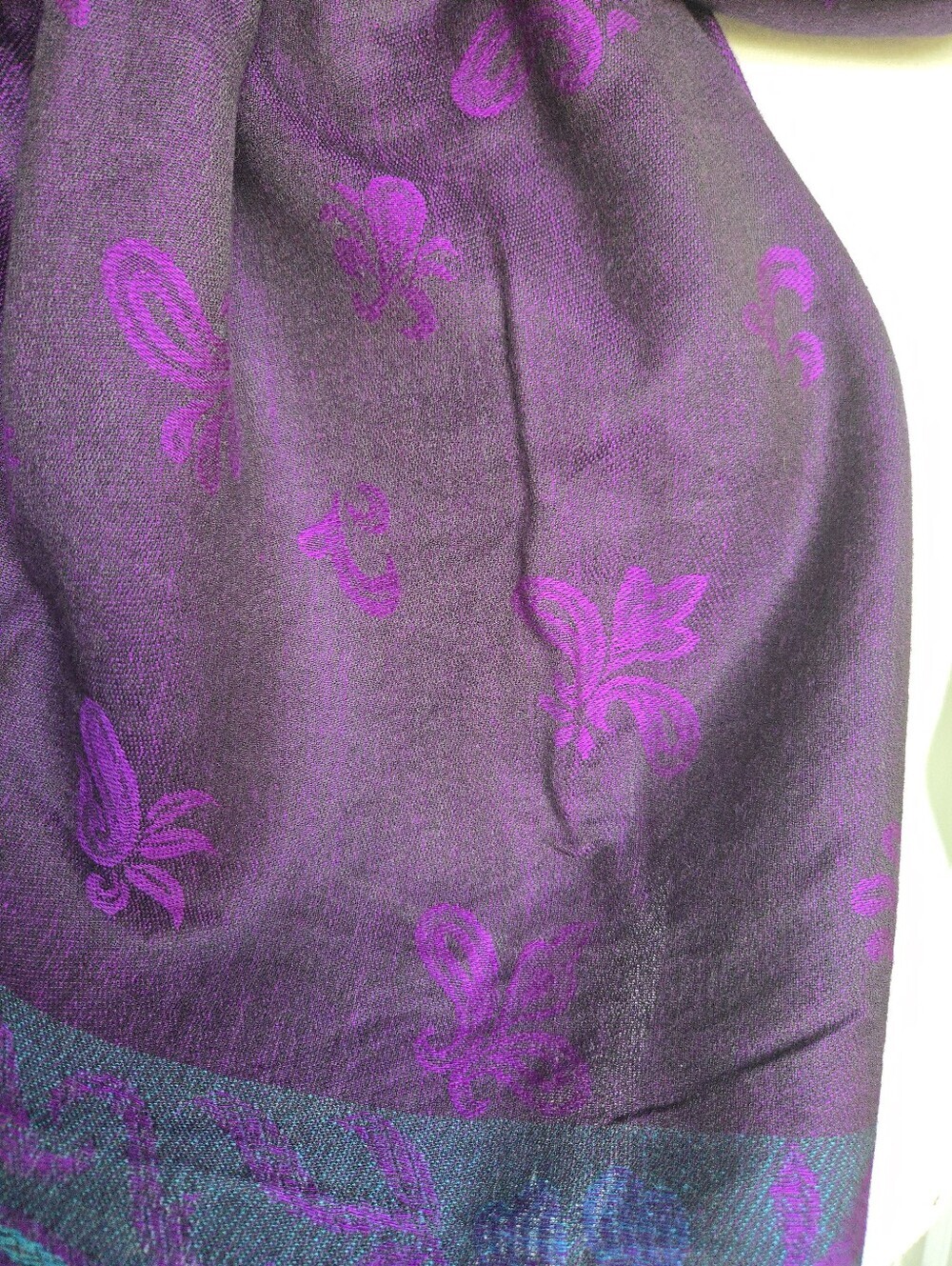 Pasiley Scarf - Picture 2 of 3